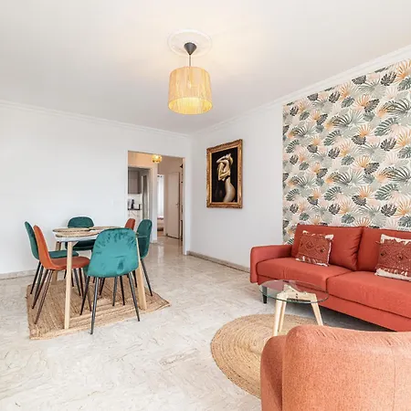 Large 2 Bdr Close To The Balcony & Garage Daire Nice