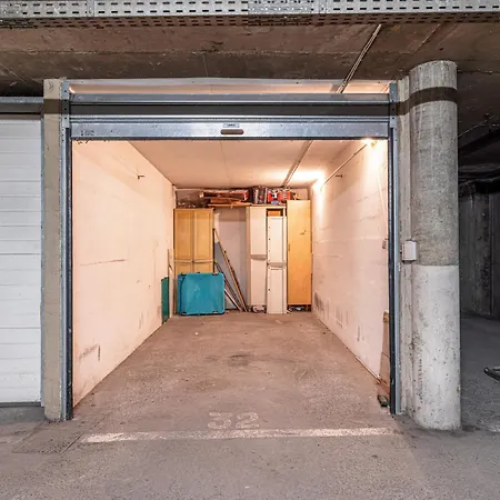 Large 2 Bdr Close To The Balcony & Garage Appartement
