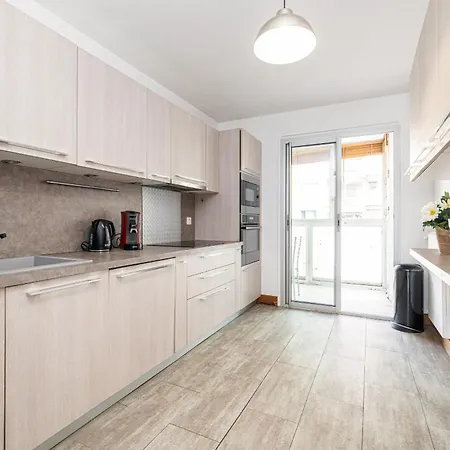 Appartement Large 2 Bdr Close To The Balcony & Garage Nice