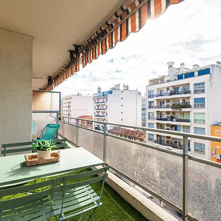 Large 2 Bdr Close To The Balcony & Garage