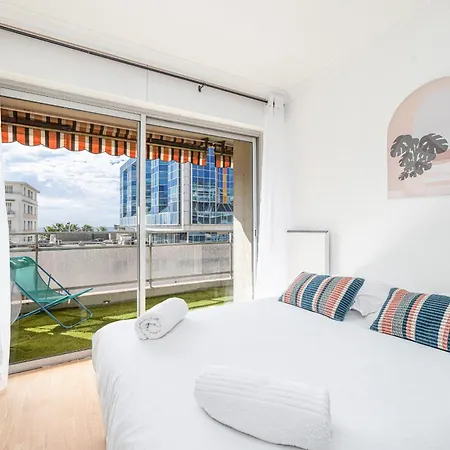 Large 2 Bdr Close To The Balcony & Garage *