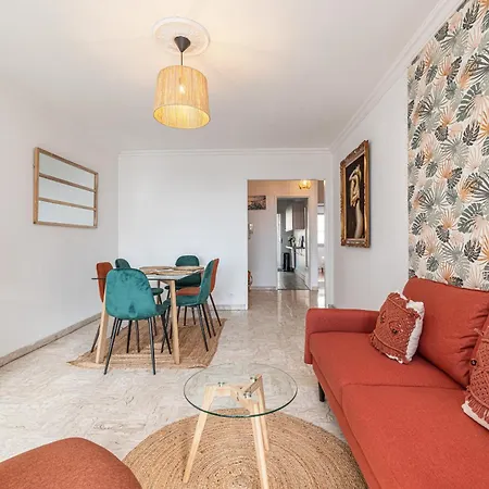 Large 2 Bdr Close To The Balcony & Garage 니스