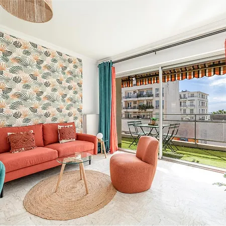 Large 2 Bdr Close To The Balcony & Garage Appartement *