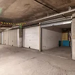 Large 2 Bdr Close To The Balcony & Garage