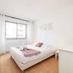 Large 2 Bdr Close To The Balcony & Garage Nice