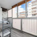 Large 2 Bdr Close To The Balcony & Garage Apartamento