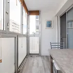 Large 2 Bdr Close To The Balcony & Garage Apartamento