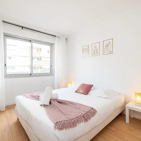 Lejlighed Large 2 Bdr Close To The Balcony & Garage *